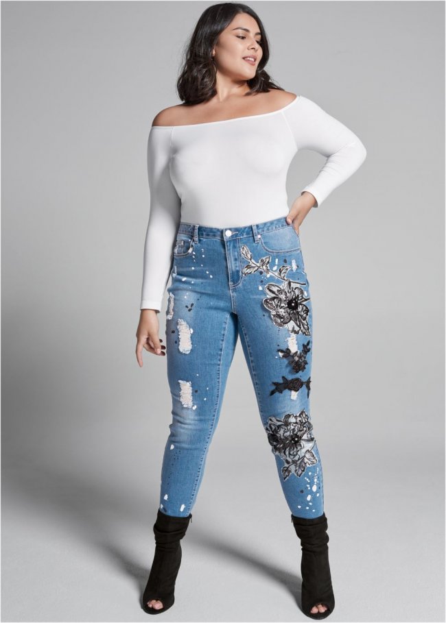 Venus Plus Size Floral Applique Skinny Jeans in Medium Wash Venus Plus Size Floral Applique Skinny Jeans in Medium Wash