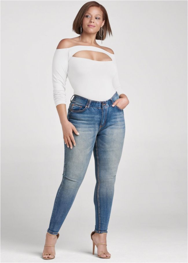 Venus Plus Size Elastic Waistband Jeans in Medium Wash Venus Plus Size Elastic Waistband Jeans in Medium Wash