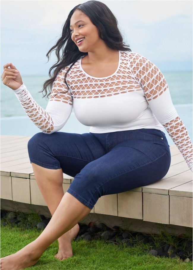 Venus Plus Size Capri Jeans in Dark Wash Venus Plus Size Capri Jeans in Dark Wash