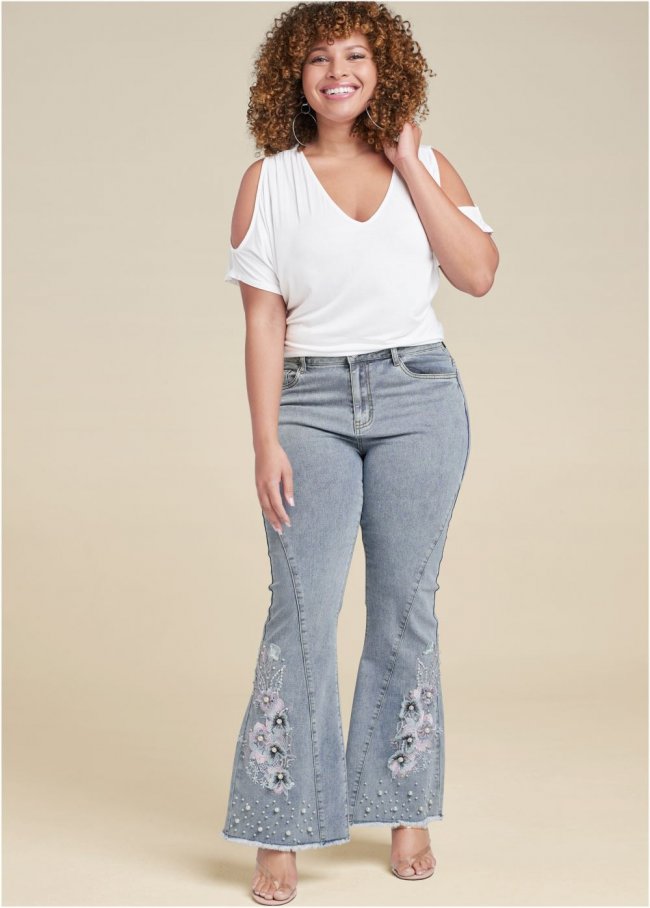 Venus Plus Size Floral Applique Wide Leg Jeans in Light Wash Venus Plus Size Floral Applique Wide Leg Jeans in Light Wash
