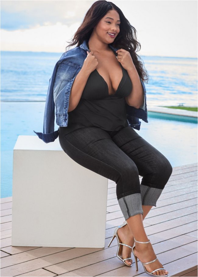 Venus Plus Size Cropped Cuff Jeans in Black Venus Plus Size Cropped Cuff Jeans in Black
