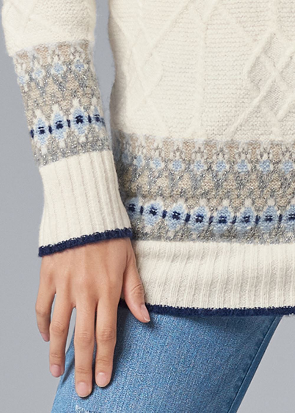 Venus VENUS | Fair Isle Turtleneck Sweater in White & Blue
