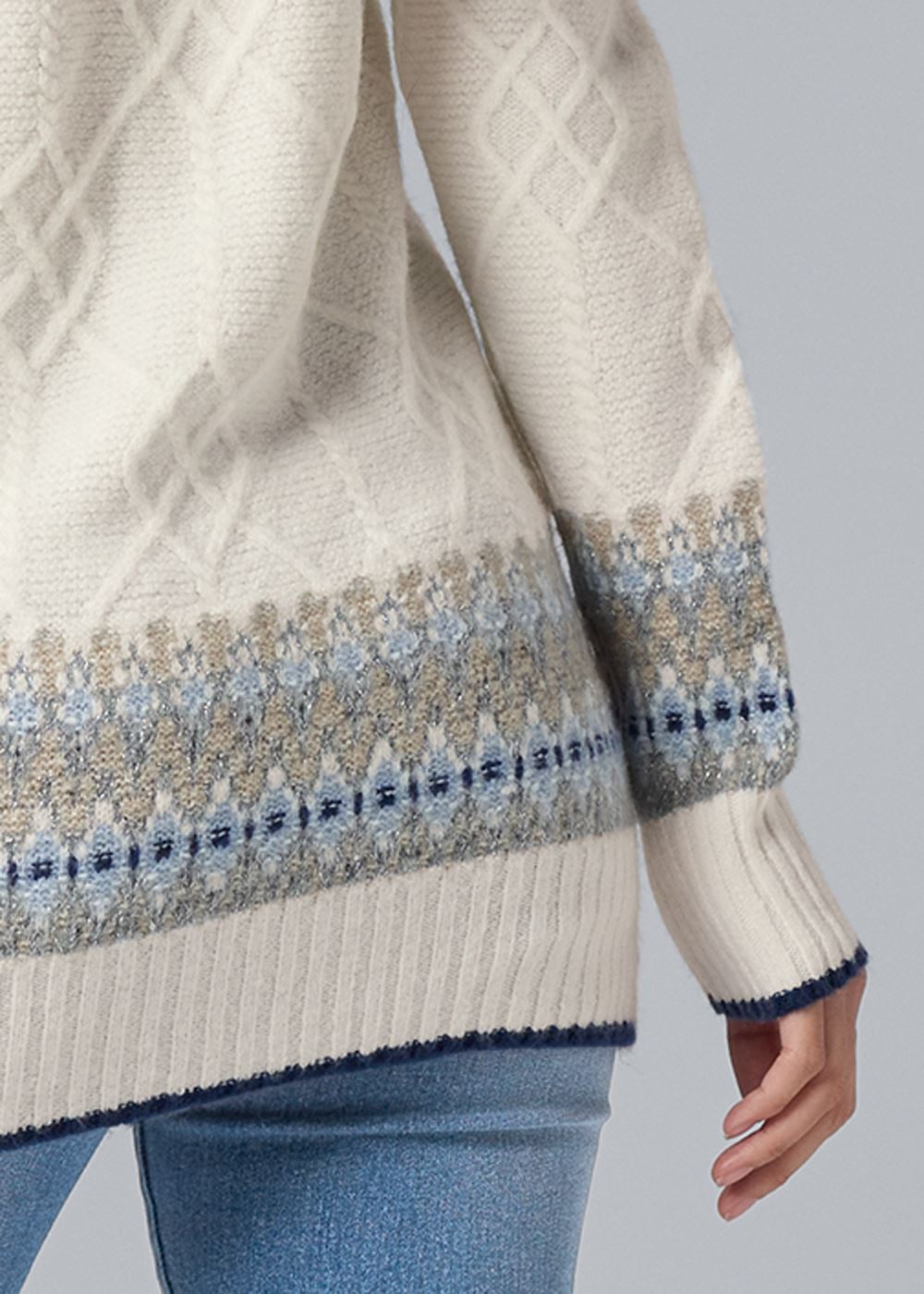 Venus VENUS | Fair Isle Turtleneck Sweater in White & Blue