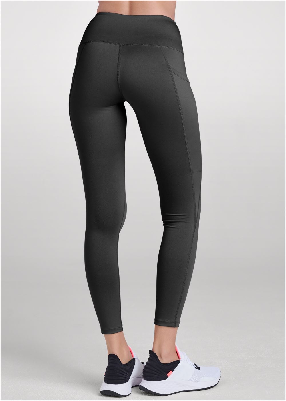 Venus High-Rise 7/8 Pocket Leggings in Black