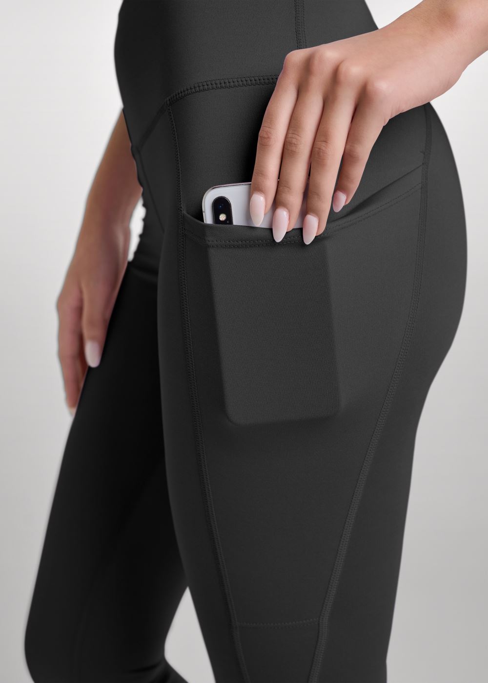 Venus High-Rise 7/8 Pocket Leggings in Black