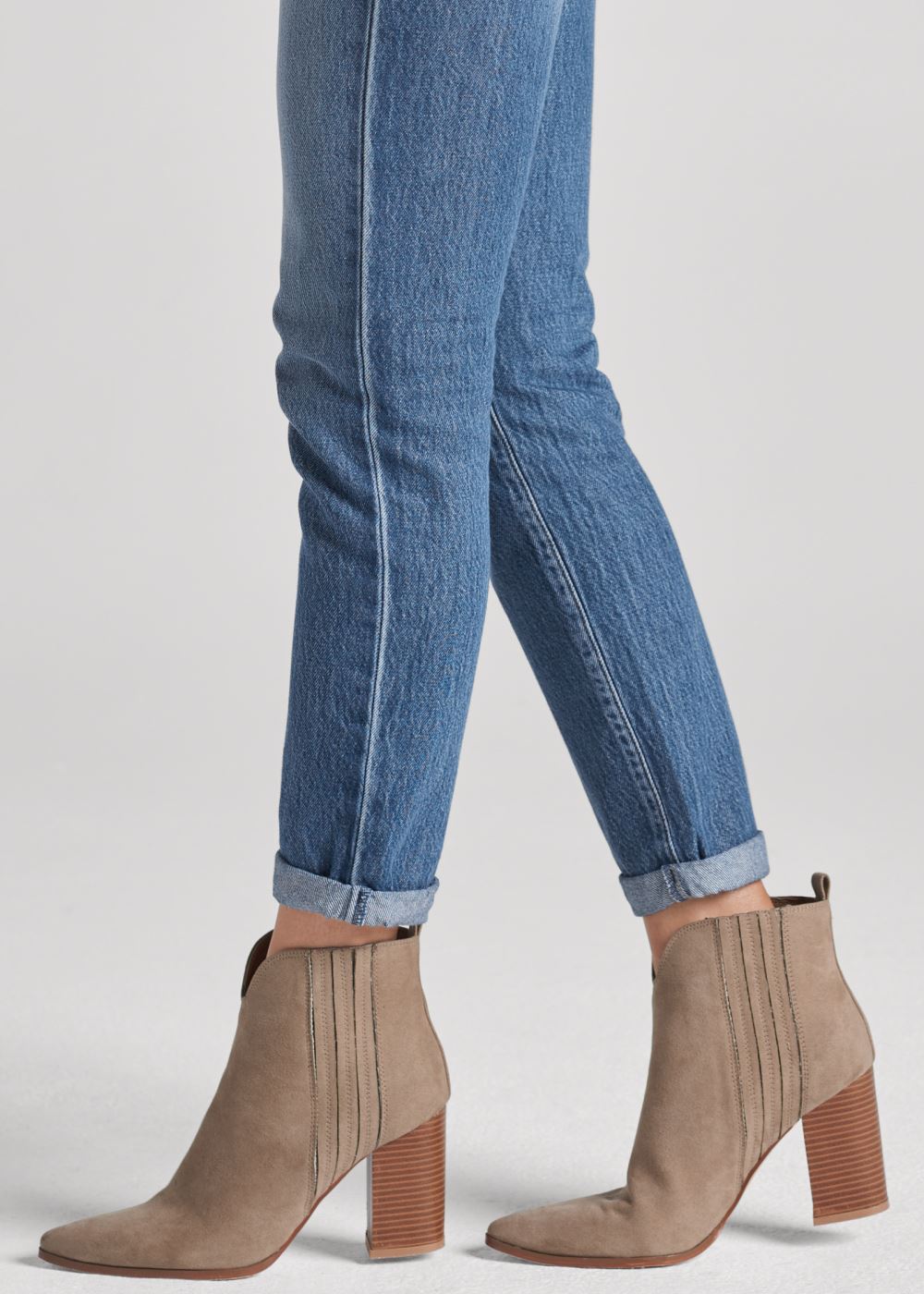 Venus New Vintage Straight Jeans in Medium Wash