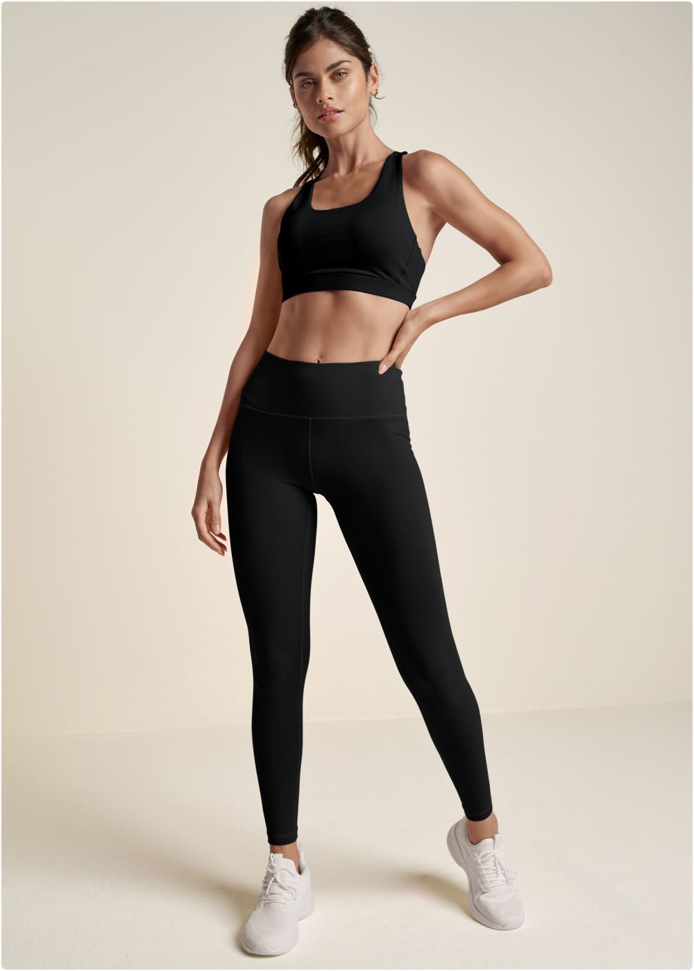 Venus Back Keyhole Sports Bra in Black