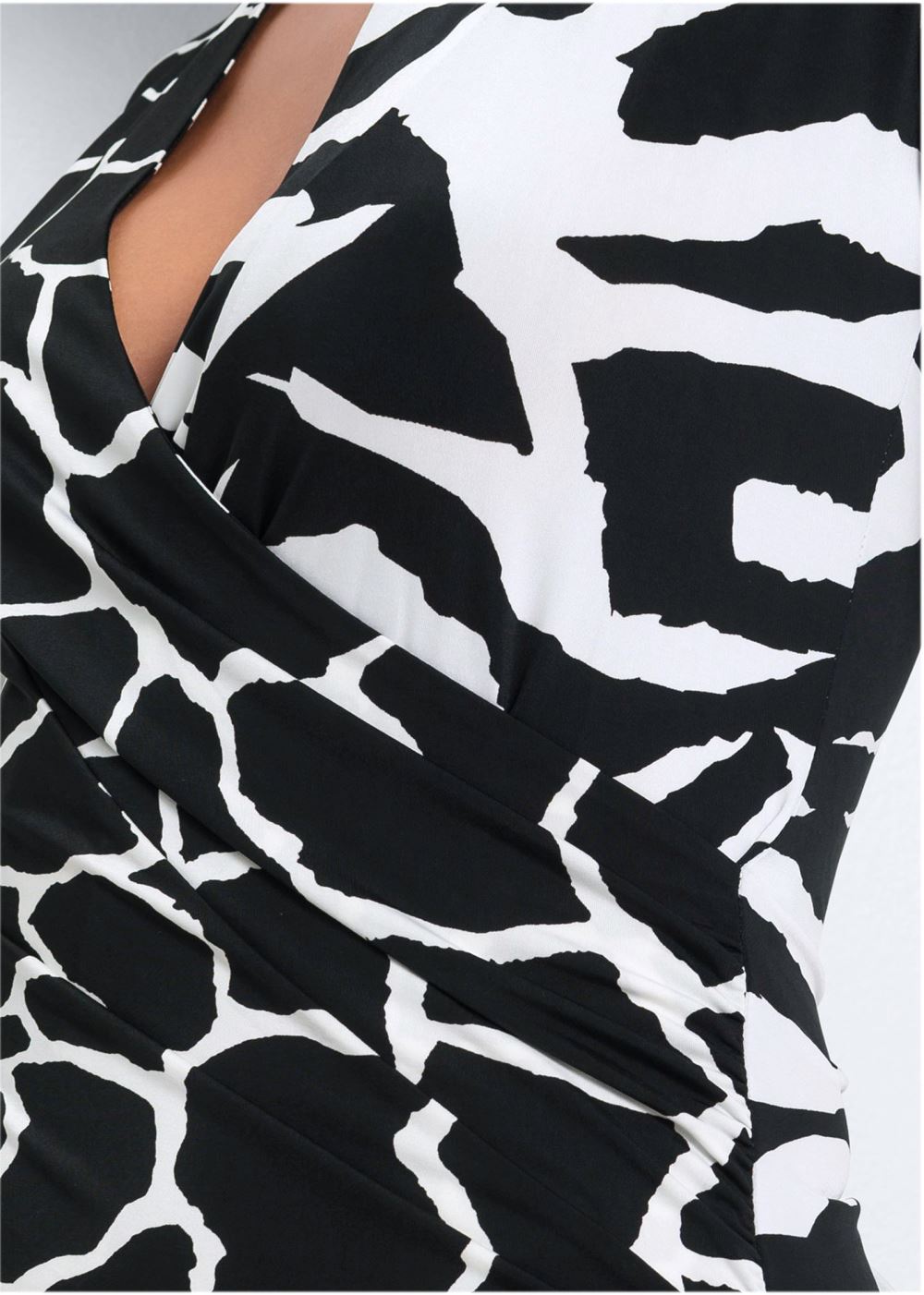 Venus Mixed Print V-Neck Top in Black & White
