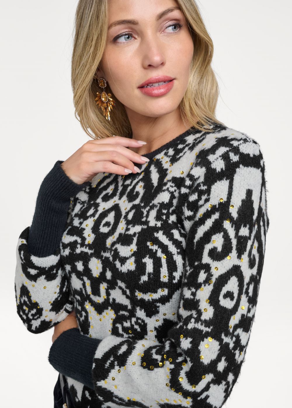 Venus VENUS | Sequin Jacquard Sweater in Black & White