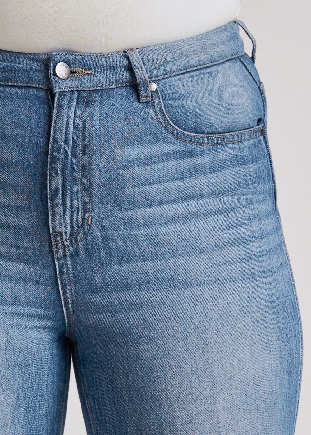 Venus Plus Size New Vintage Straight Jeans in Medium Wash