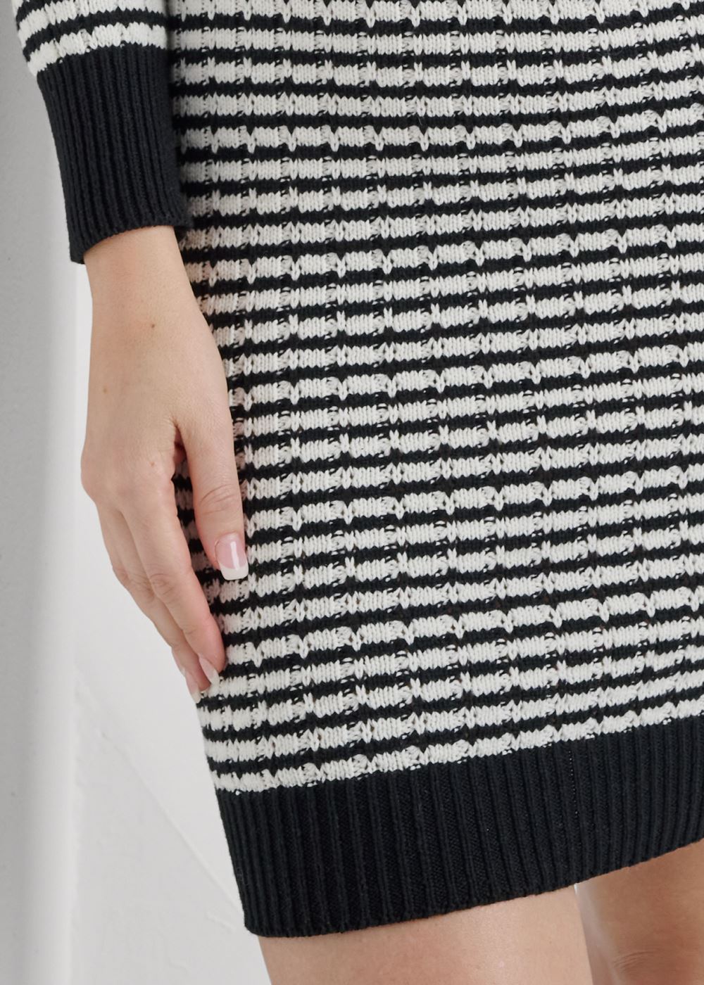 Venus Black & White V-NECK SWEATER DRESS